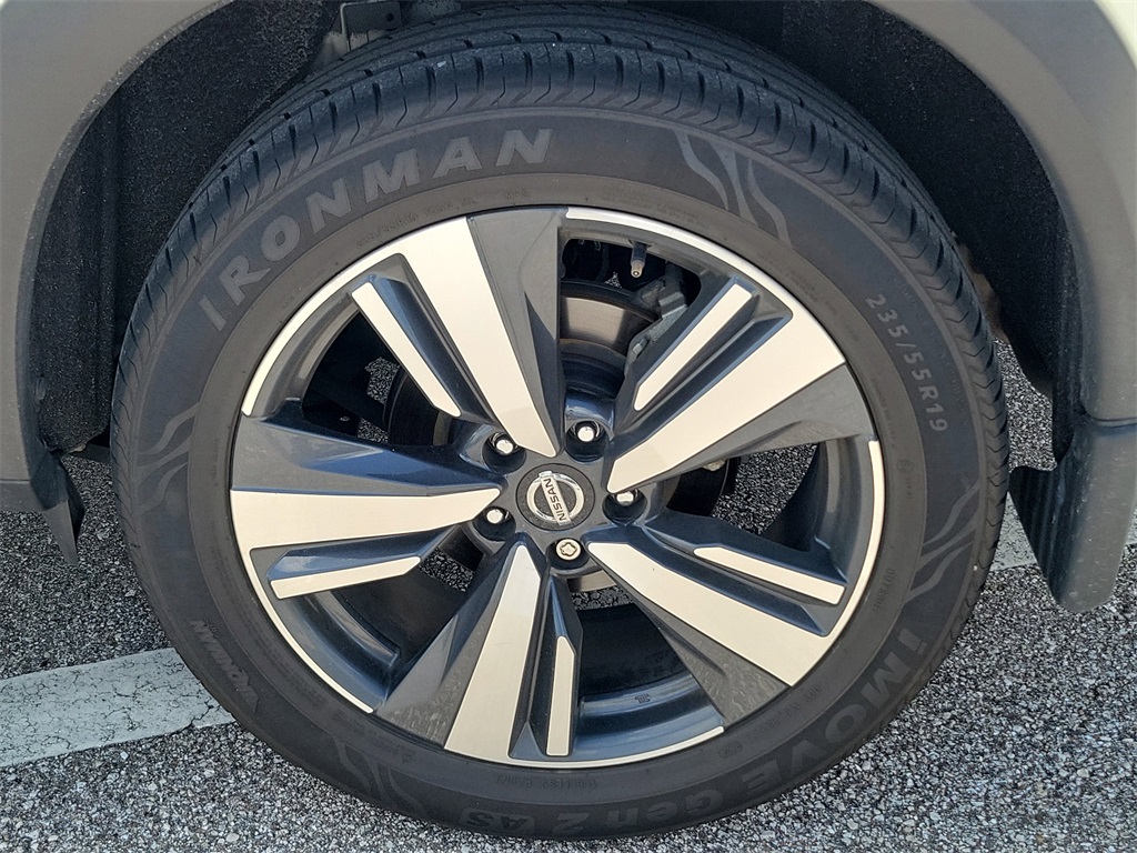2021 Pearl White Tricoat Nissan Rogue SL AWD SUV