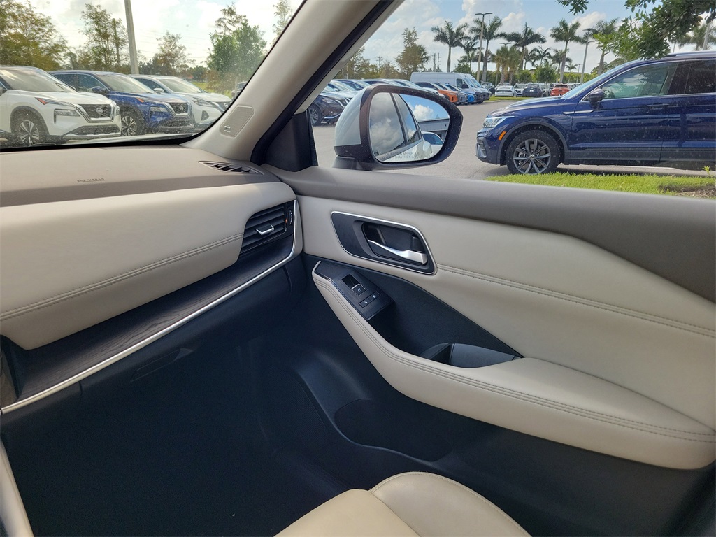2021 Pearl White Tricoat Nissan Rogue SL AWD SUV