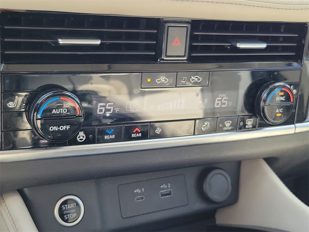 2021 Pearl White Tricoat Nissan Rogue SL AWD SUV