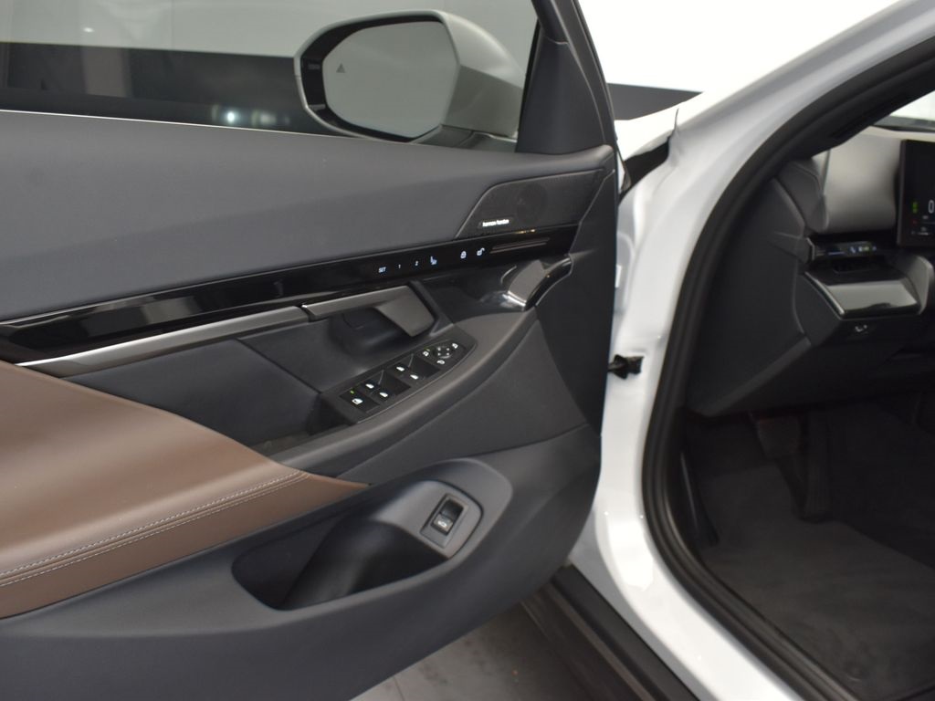 2024 Mineral White Metallic BMW 5 Series 530i RWD Sedan