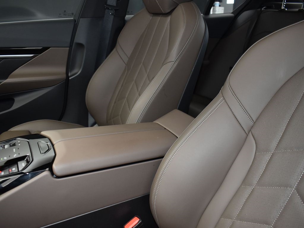 2024 Mineral White Metallic BMW 5 Series 530i RWD Sedan