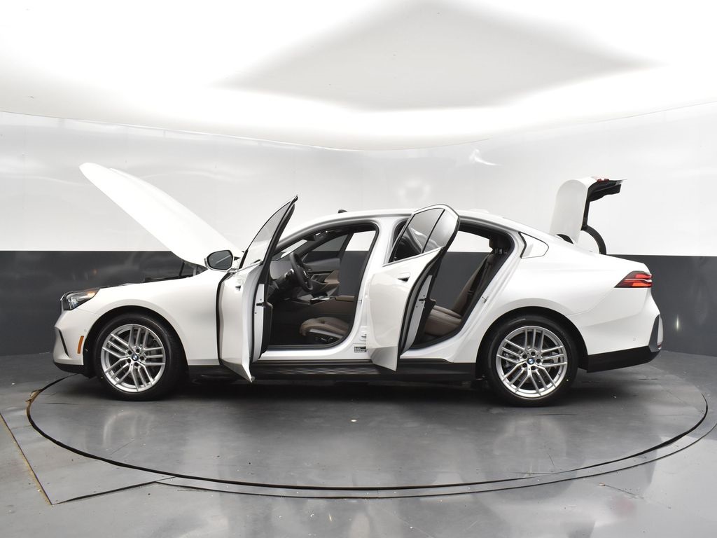 2024 Mineral White Metallic BMW 5 Series 530i RWD Sedan
