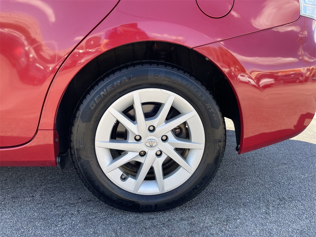 2014 Toyota Prius V Three photo 7