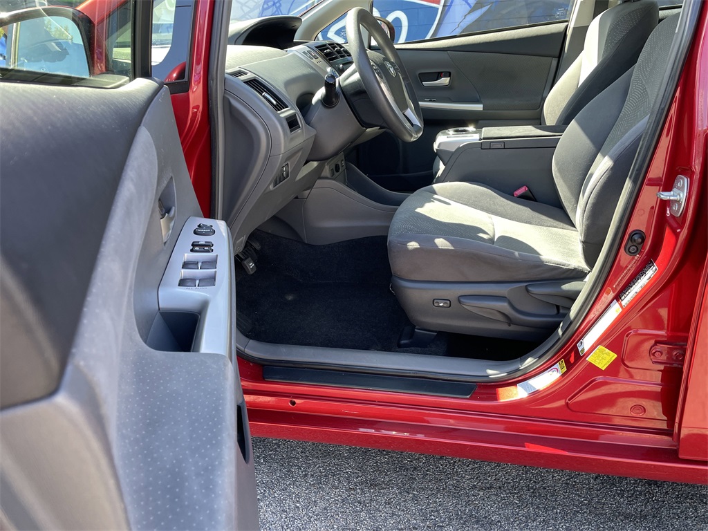 2014 Toyota Prius V Three photo 11