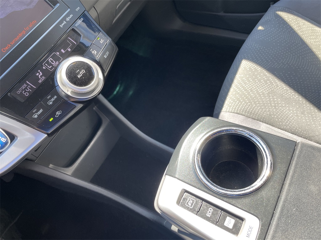2014 Toyota Prius V Three photo 18