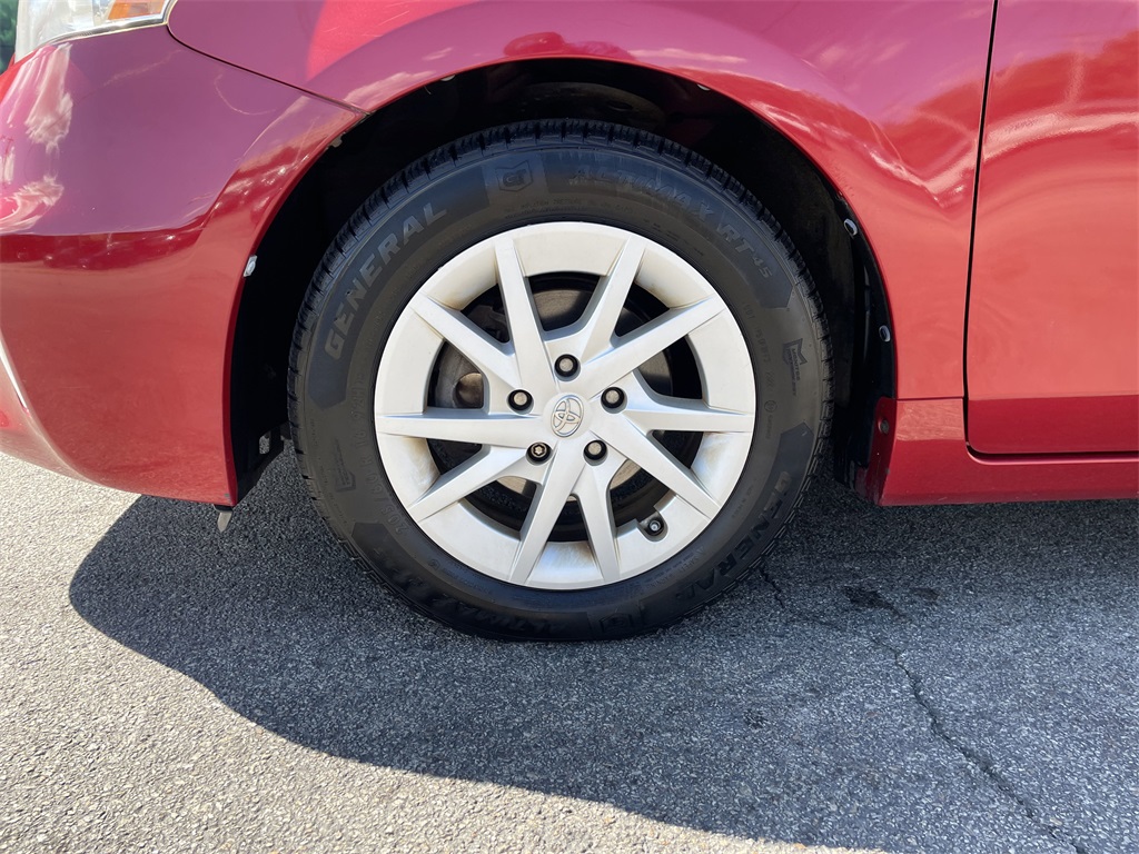 2014 Toyota Prius V Three photo 6