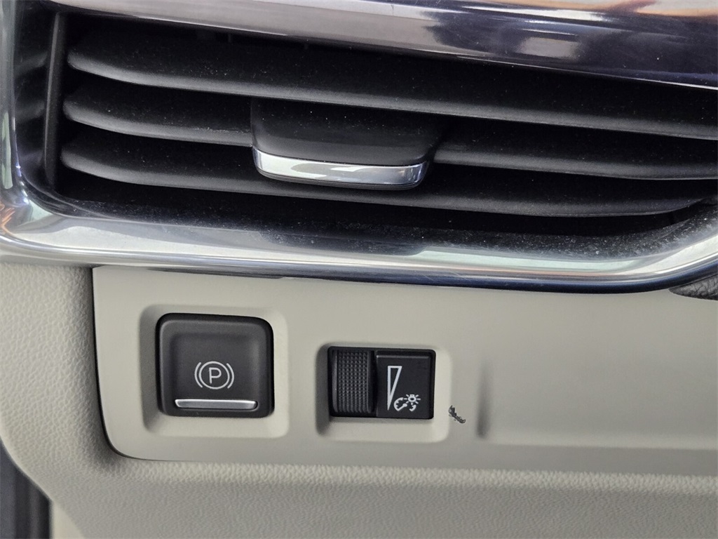 used 2021 Cadillac XT4 car, priced at $24,500