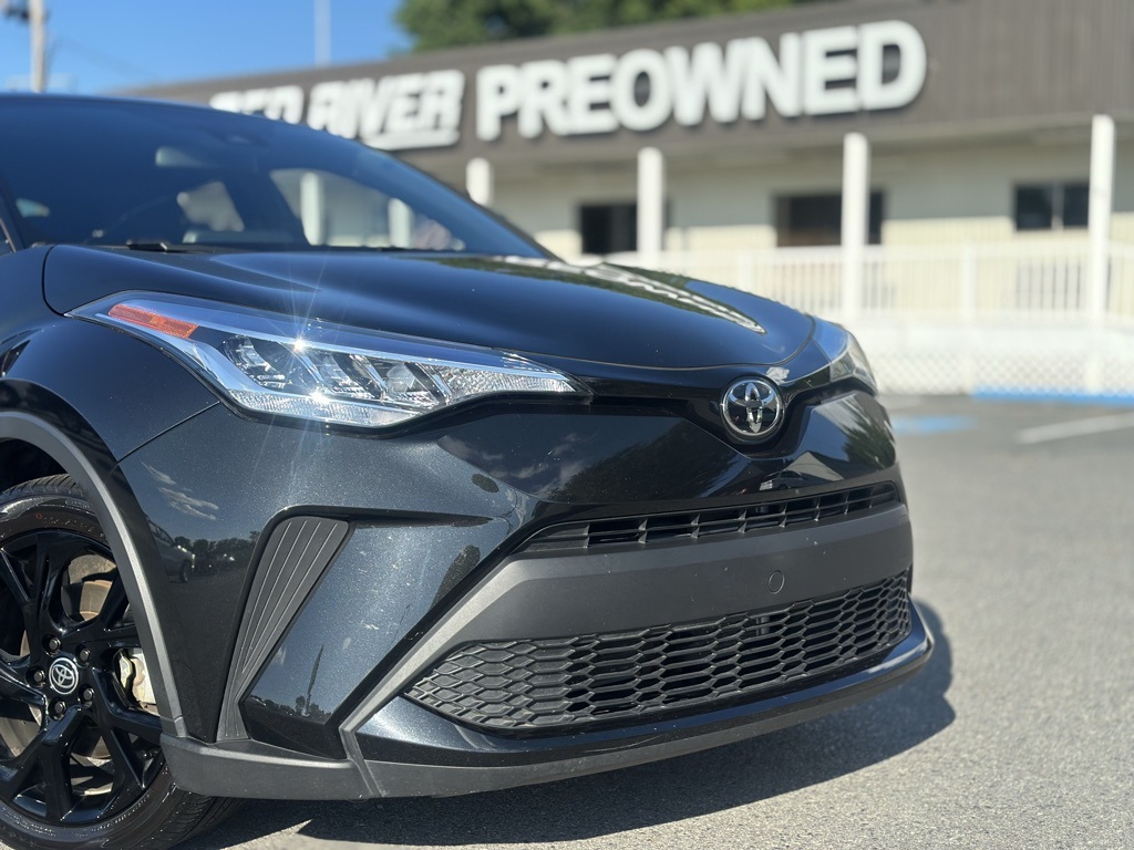 2022 Toyota C-HR XLE photo 9