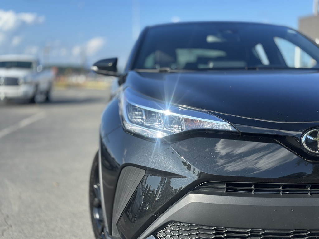2022 Toyota C-HR XLE photo 10