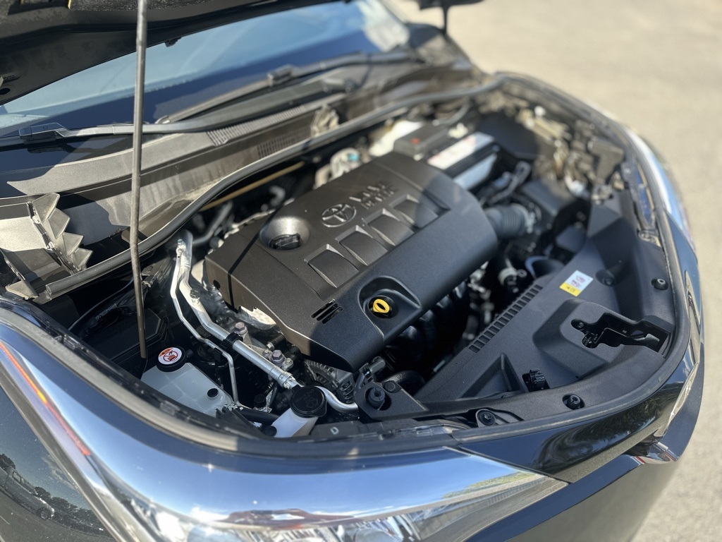 2022 Toyota C-HR XLE photo 12