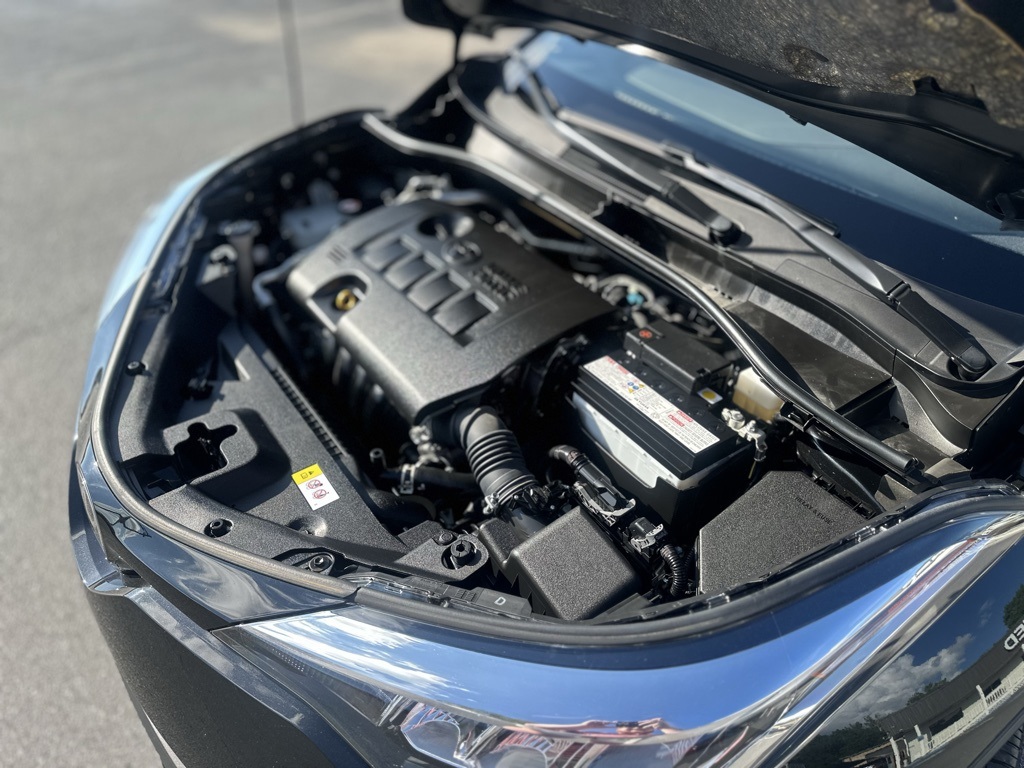 2022 Toyota C-HR XLE photo 13