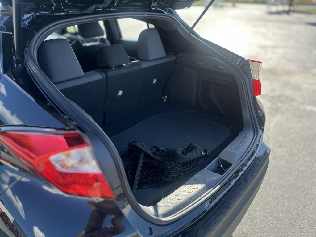 2022 Toyota C-HR XLE photo 14