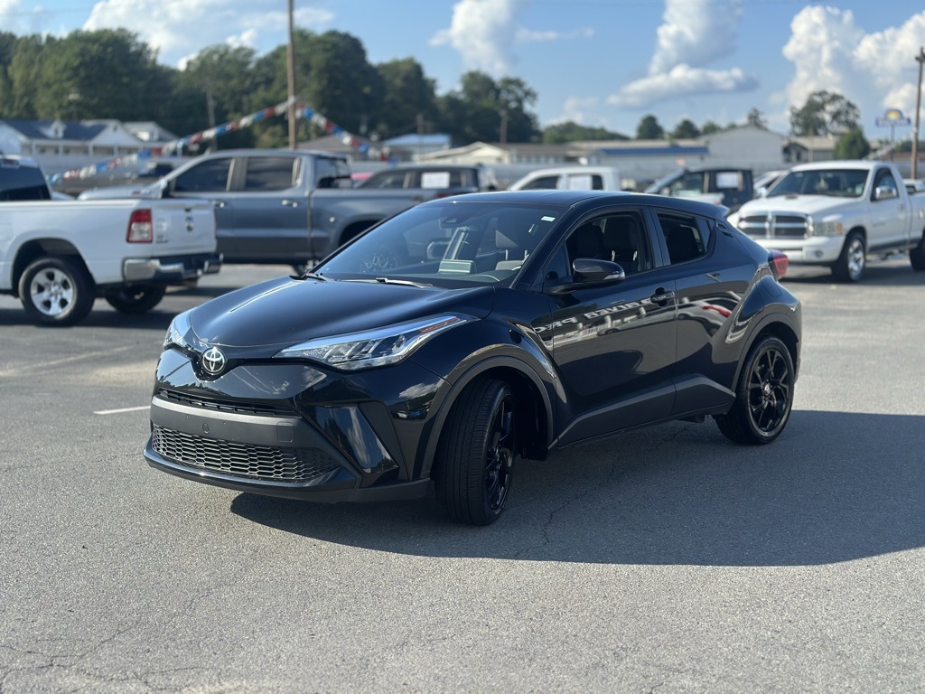 2022 Toyota C-HR XLE photo 2