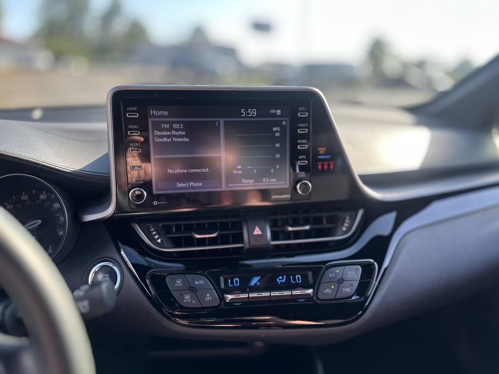 2022 Toyota C-HR XLE photo 31