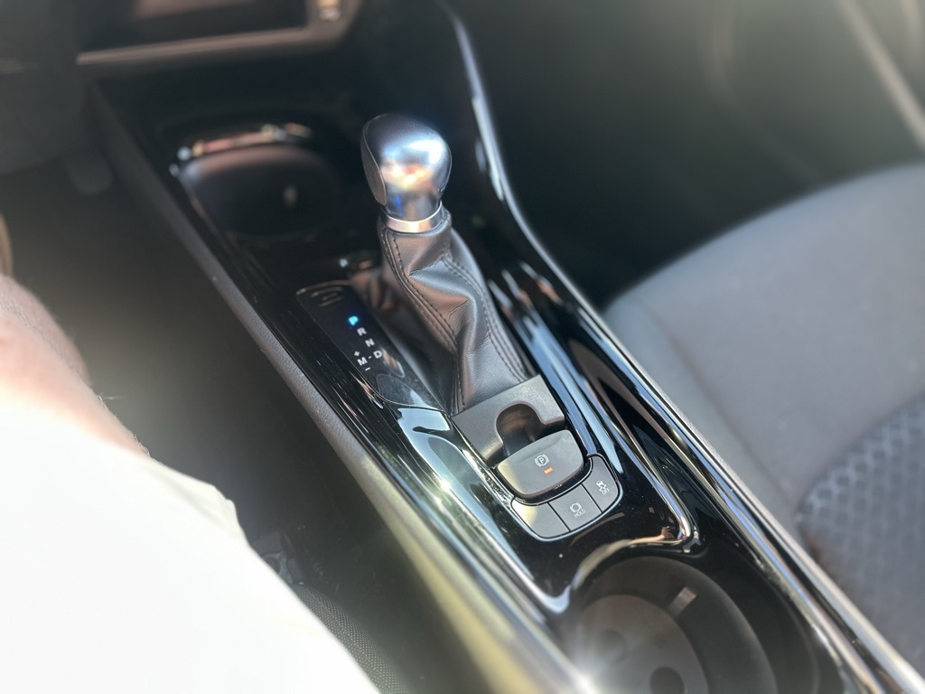 2022 Toyota C-HR XLE photo 32