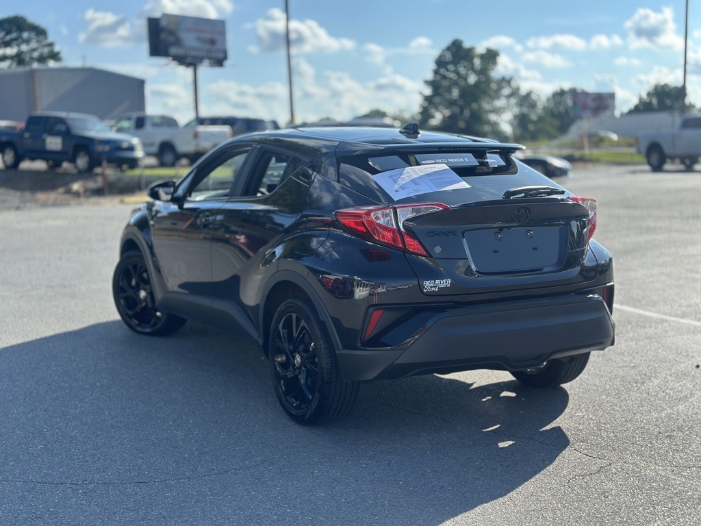 2022 Toyota C-HR XLE photo 4