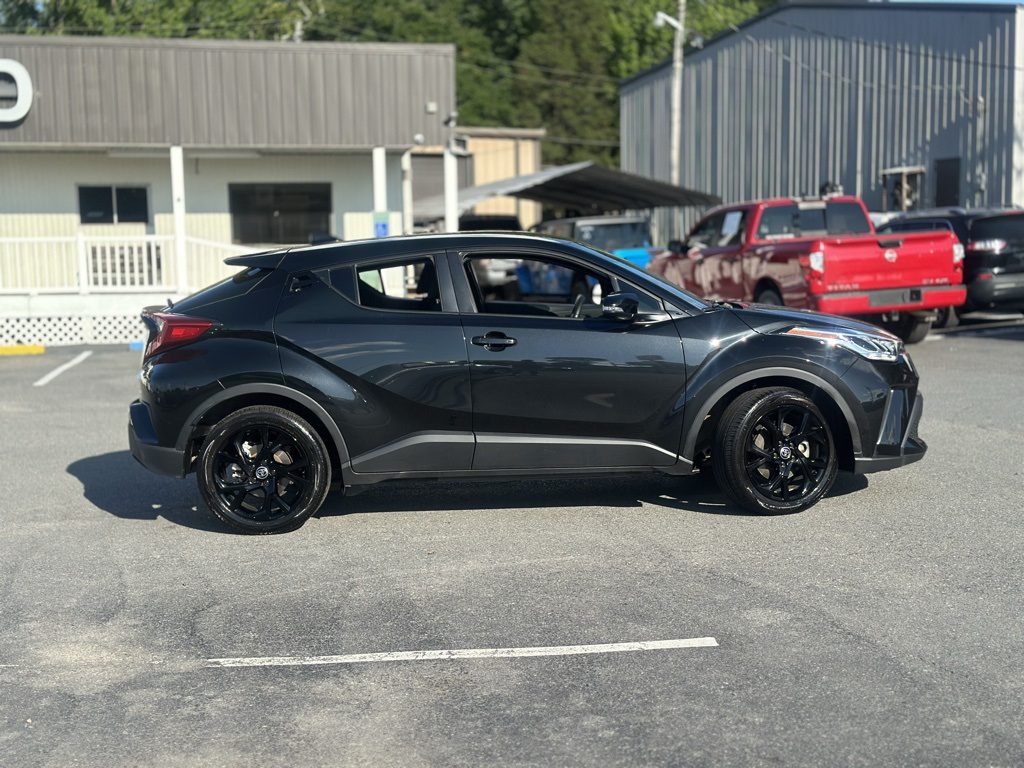 2022 Toyota C-HR XLE photo 7