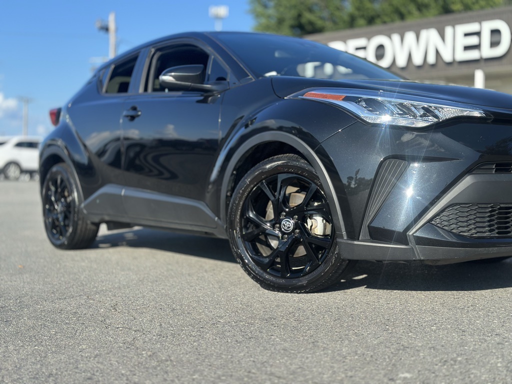 2022 Toyota C-HR XLE photo 8