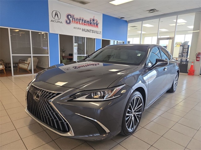 2023 Lexus ES 350's photo