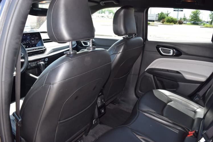 2023 Granite Crystal Metallic Clearcoat Jeep Compass Limited 4X4 SUV