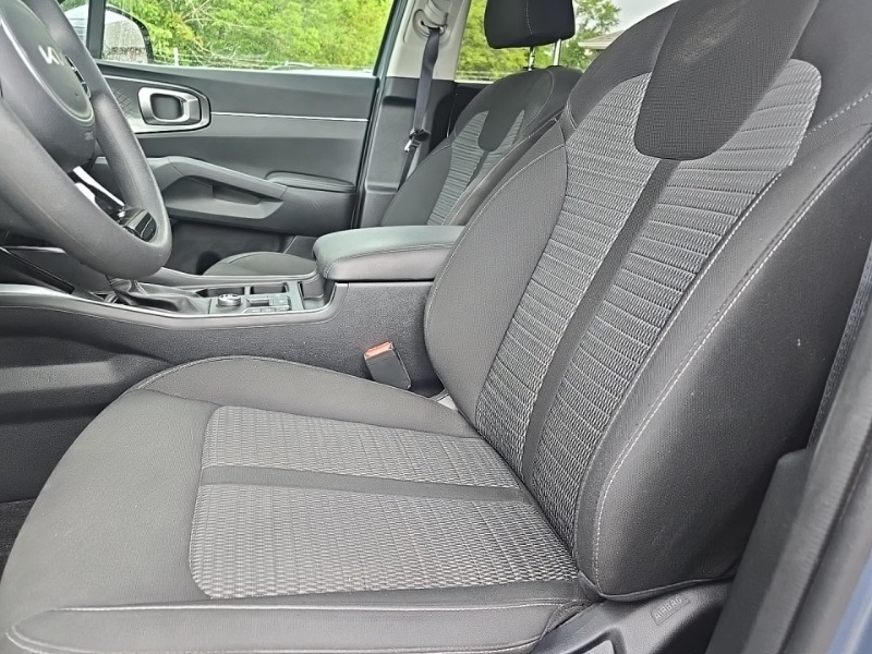 2024 Kia Sorento LX photo 6