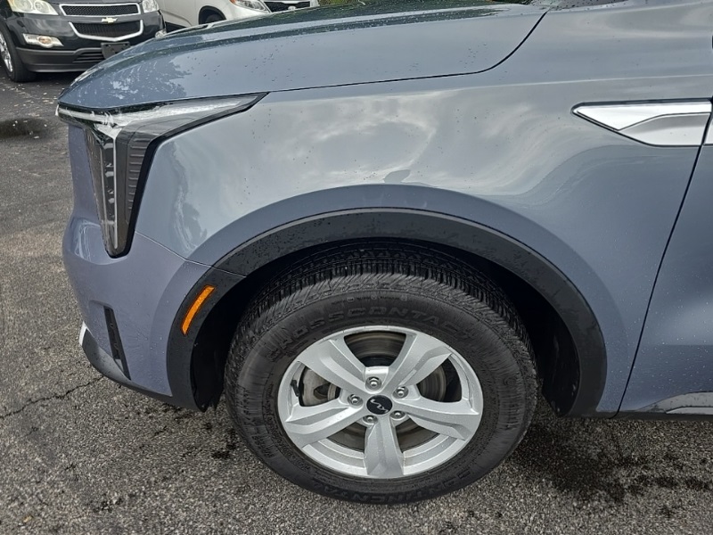2024 Kia Sorento LX photo 5