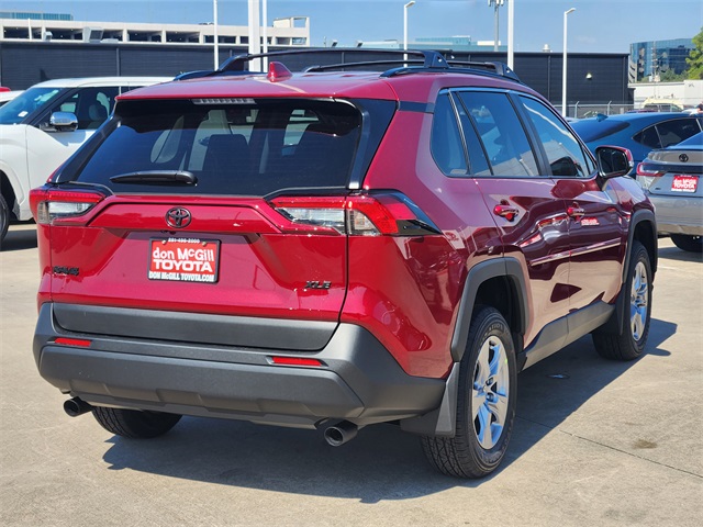 2025 Toyota RAV4 XLE photo 2