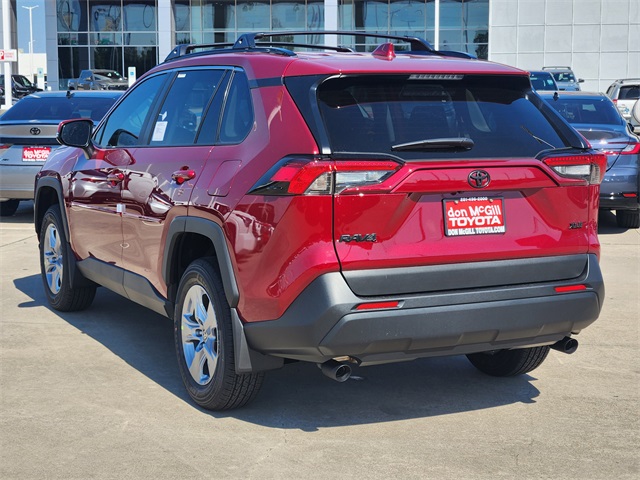 2025 Toyota RAV4 XLE photo 3