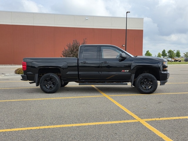 Used 2017 Chevrolet Silverado 1500 LT with VIN 1GCVKREC5HZ117314 for sale in Marshall, Minnesota