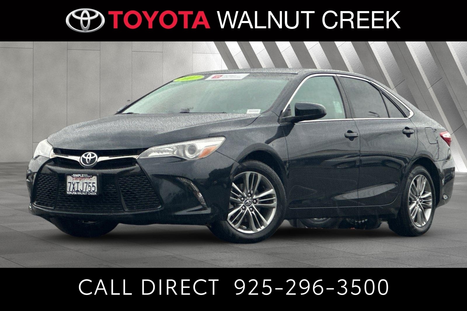 2017 Toyota Camry SE's photo