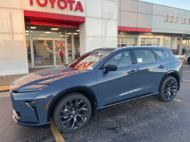 2025 Toyota Crown Signia Limited's photo