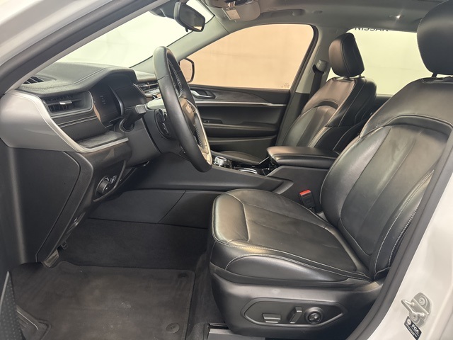 2021 Bright White Clearcoat Jeep Grand Cherokee L Limited 4X4 SUV