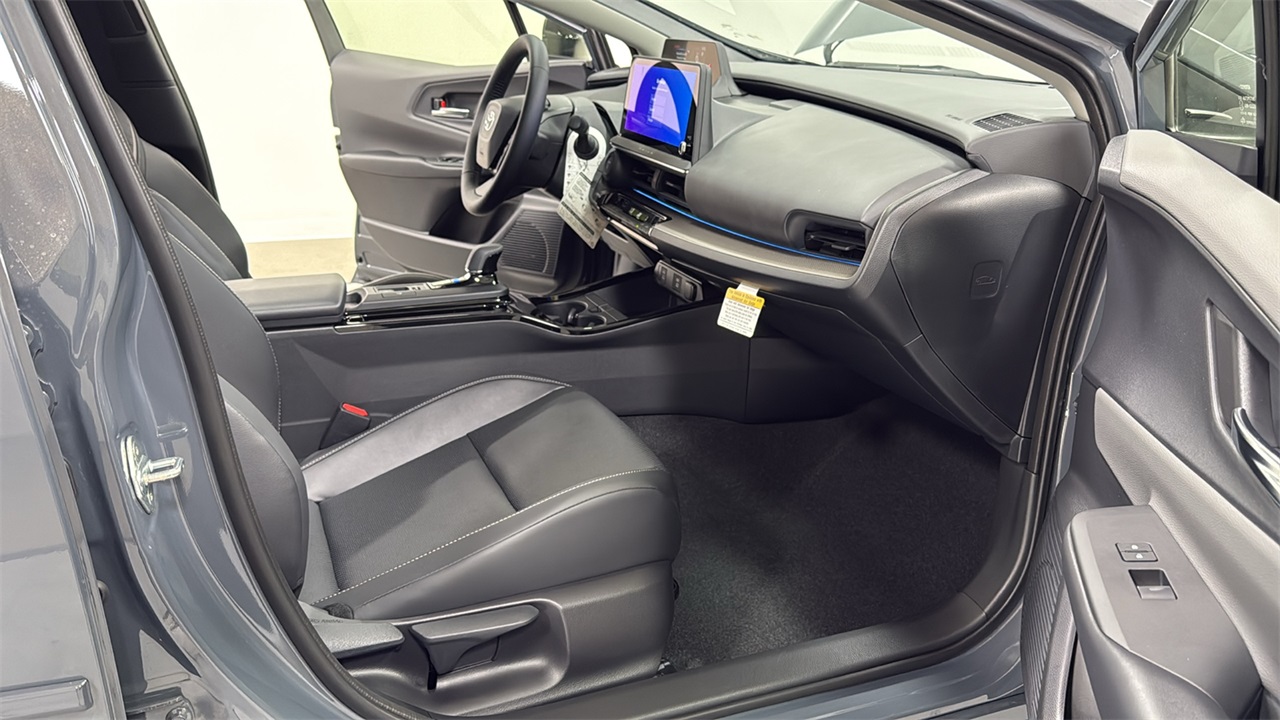 2026 Toyota Prius XLE photo 18