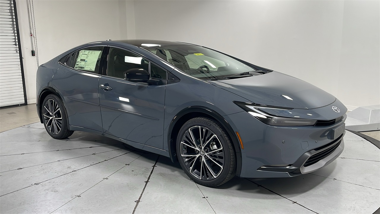 2026 Toyota Prius XLE photo 3