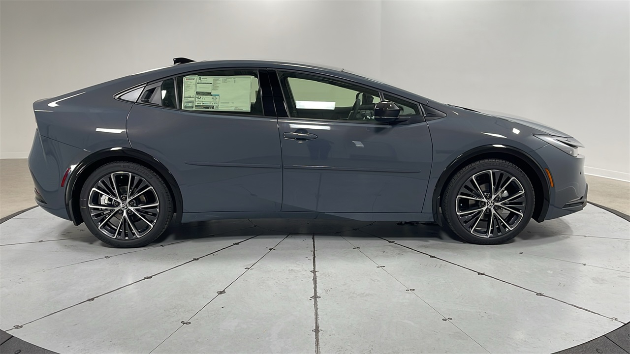 2026 Toyota Prius XLE photo 6