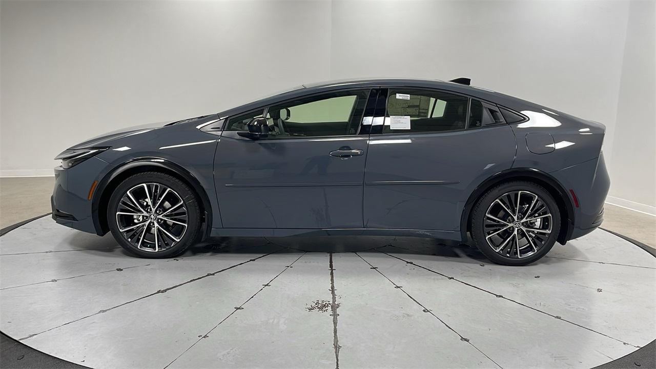 2026 Toyota Prius XLE photo 8