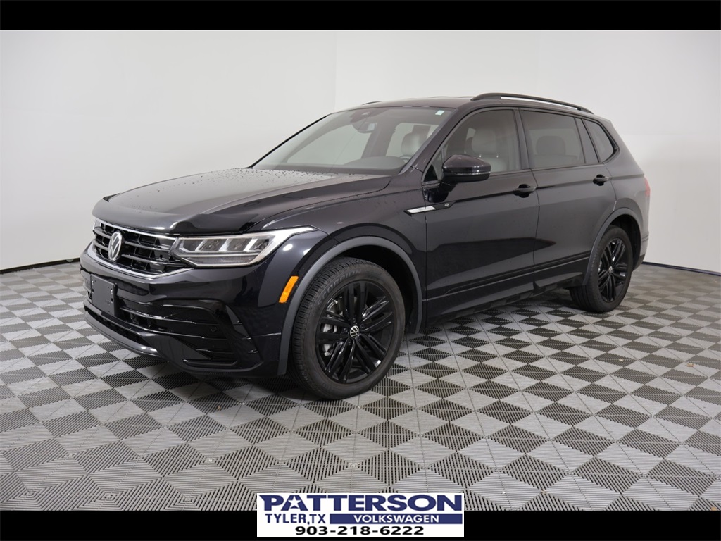 2022 Volkswagen Tiguan SE R-LINE BLACK's photo