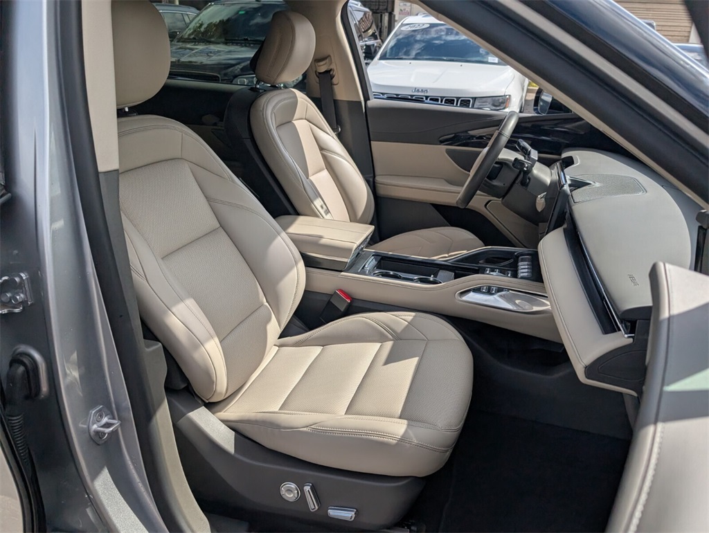 used 2025 Lincoln Nautilus car, priced at $49,988