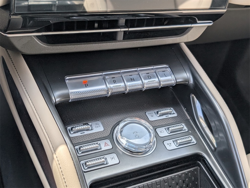 used 2025 Lincoln Nautilus car, priced at $49,988