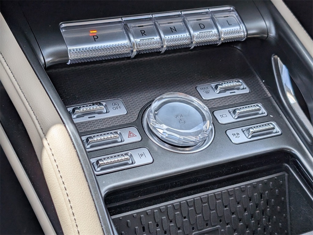 used 2025 Lincoln Nautilus car, priced at $49,988