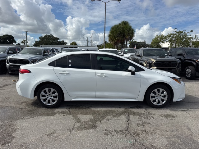 2024 Toyota Corolla LE photo 2