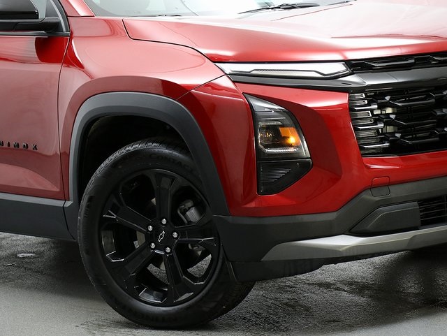 2025 Chevrolet Equinox LT photo 3