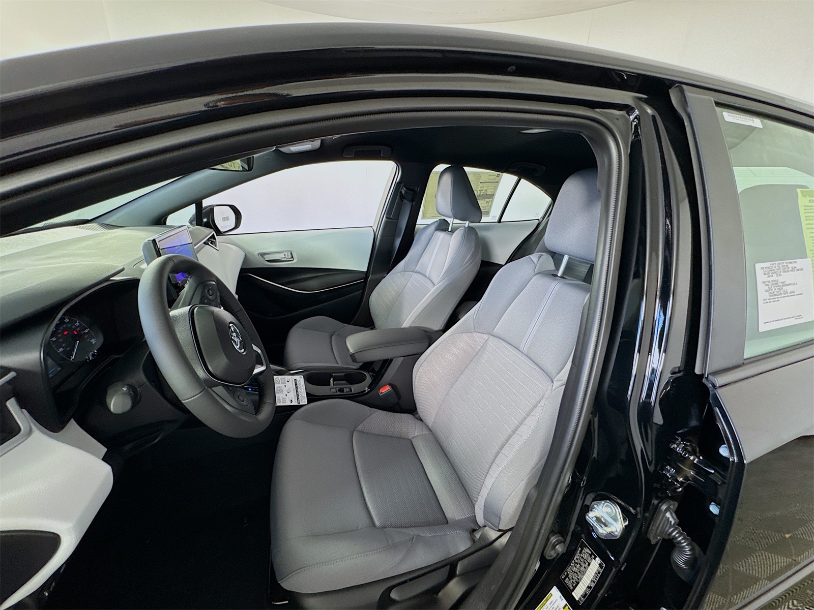2025 Toyota Corolla SE photo 10