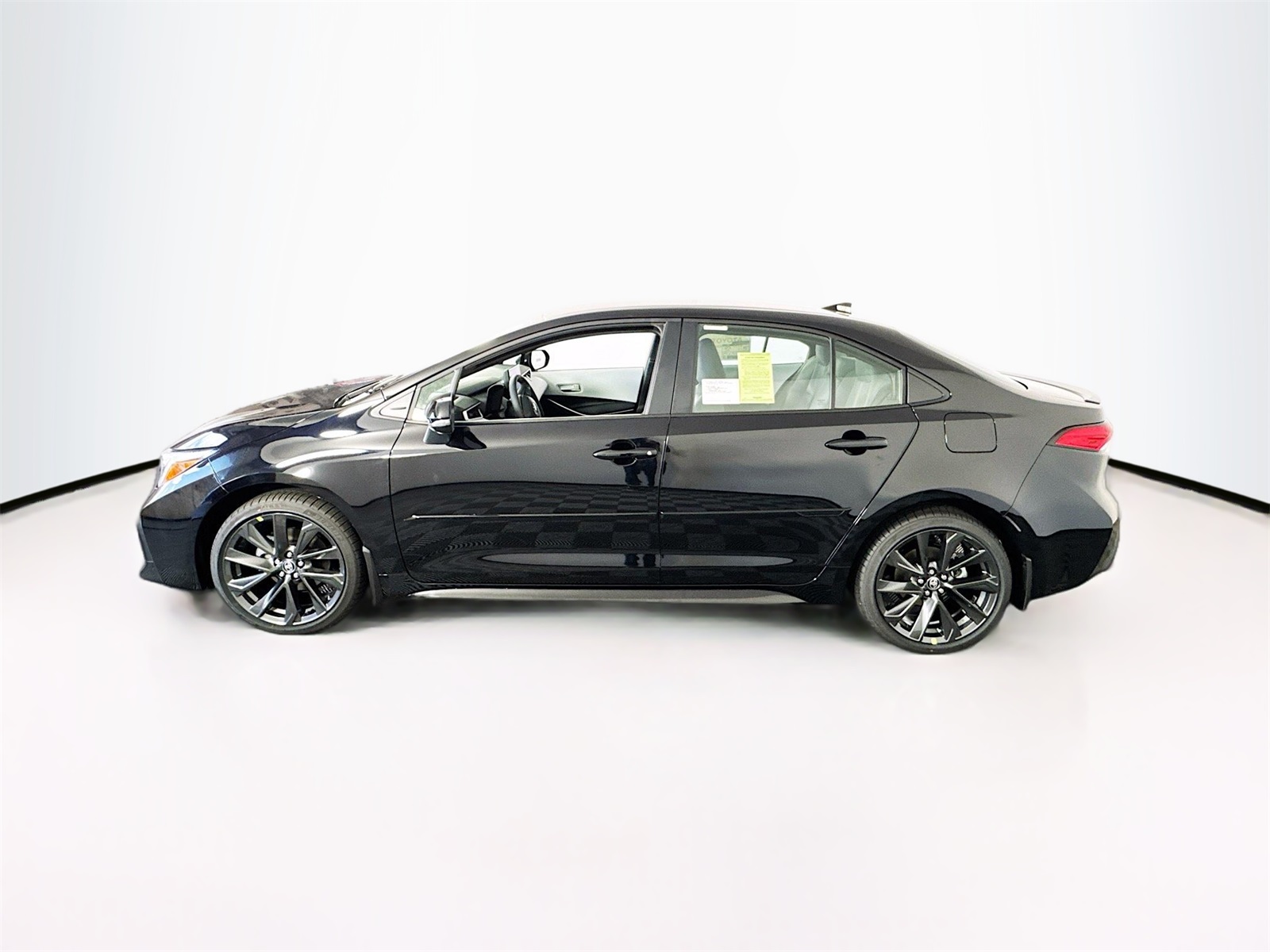 2025 Toyota Corolla SE photo 3
