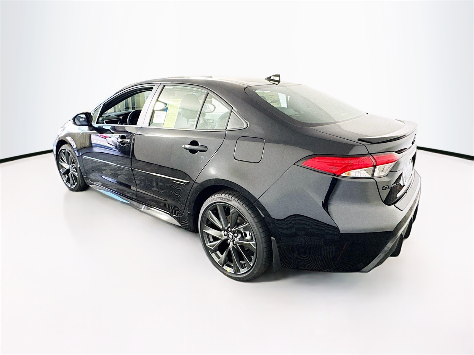 2025 Toyota Corolla SE photo 4