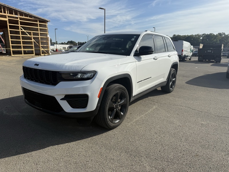 2023 Jeep Grand Cherokee Altitude photo 2