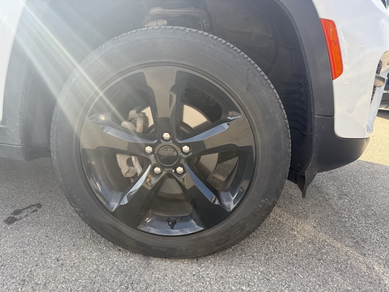 2023 Jeep Grand Cherokee Altitude photo 3