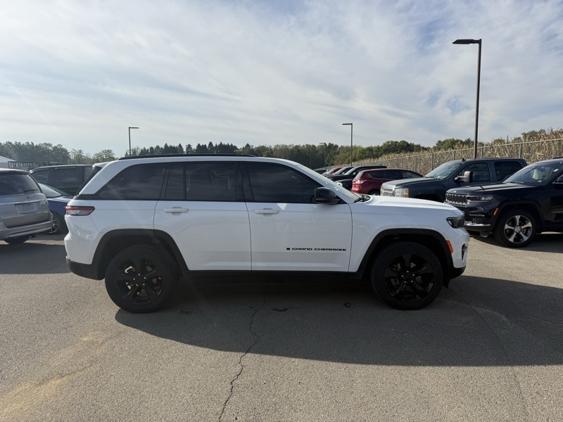 2023 Jeep Grand Cherokee Altitude photo 4
