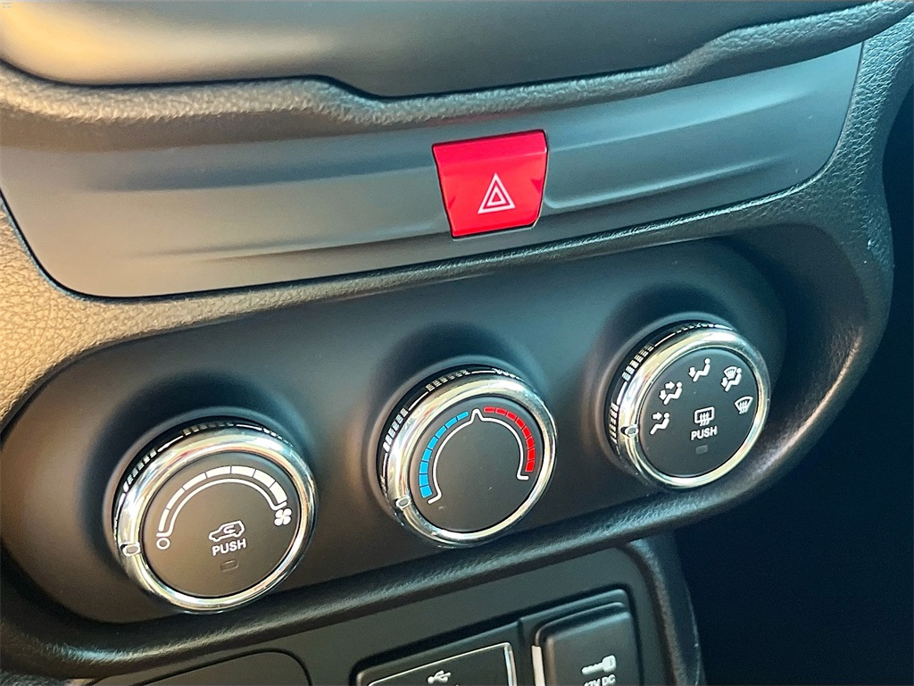 2017 Jeep Renegade Sport photo 13