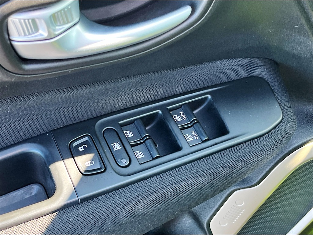 2017 Jeep Renegade Sport photo 14